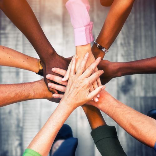 shutterstock_hands_bright_tone
