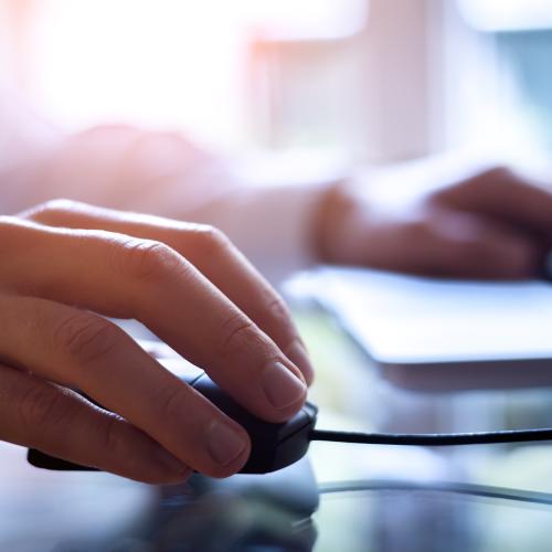 shutterstock_laptop_and_mouse_with_hand