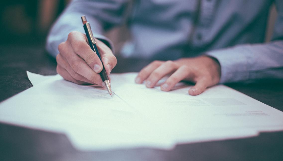 lsc.org_-_site_asset_-_stock_image_-_signing_documents2x