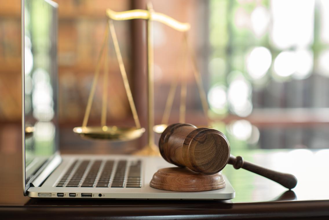 shutterstock_gavel_and_laptop